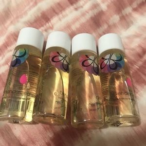 4 mini beauty blender soaps.